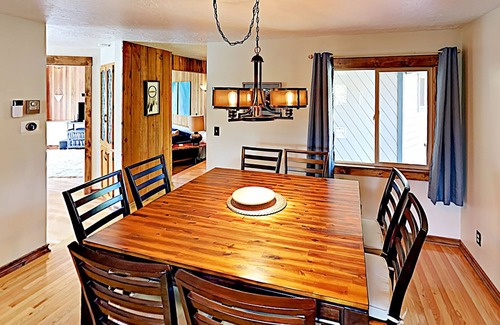 Southwest Bend House | Bend basecamp with big fenced yard - near Lava Butte, Sunriver Resort