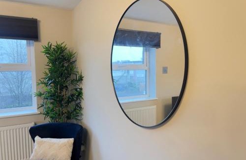 Plasnewydd House | Benjamin Suite by Koya Homes - 3 Double Bedroom Apartment, Cardiff City Centre, Free Parking