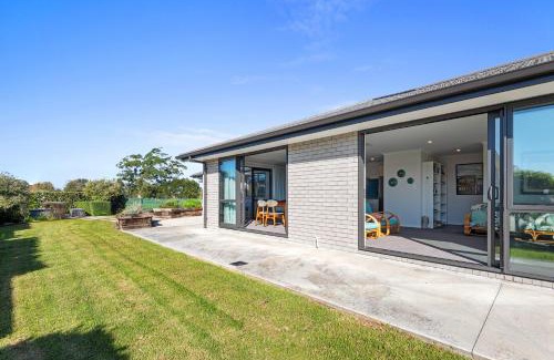 Waipu House | Bennett's Bach - Waipu Holiday Home