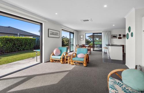 Waipu House | Bennett's Bach - Waipu Holiday Home