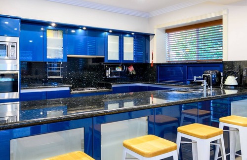 Sorrento House | Benowa Bliss Retreat - Waterfront with Skyline Views