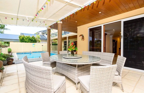 Sorrento House | Benowa Bliss Retreat - Waterfront with Skyline Views