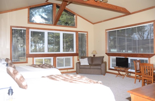 Copper Hill Hotel | Bent Mountain Lodge