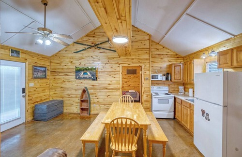 Concan Cabin | Bent River Cabin #4 @ Frio River Escape