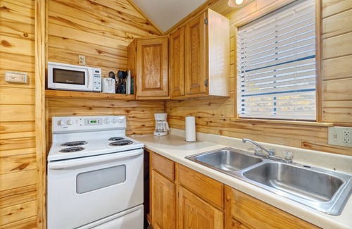 Concan Cabin | Bent River Cabin #4 @ Frio River Escape