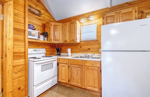Concan Cabin | Bent River Cabin #5 @ Frio River Escape