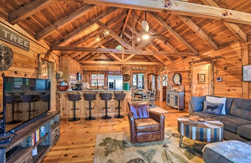Tate Cabin | Bent Tree Cabin with Mountain & Lake Views!