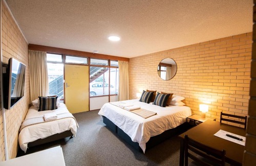Clare Hotel | Bentley's Hotel