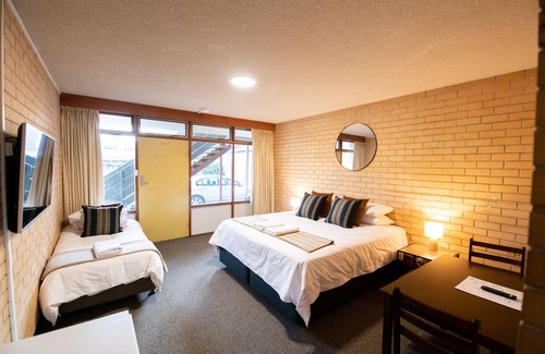 Clare Hotel | Bentley's Hotel
