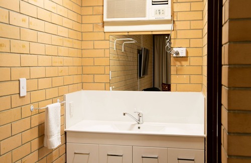 Clare Hotel | Bentley's Hotel