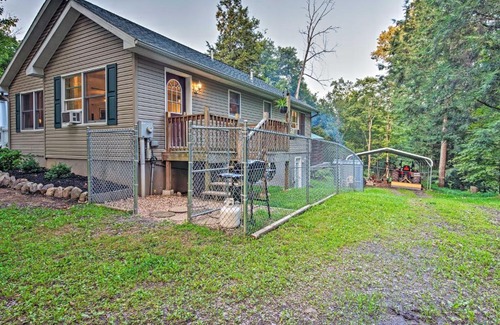 Benton House | Benton Cottage about 1 Mi to Ricketts Glen Trails