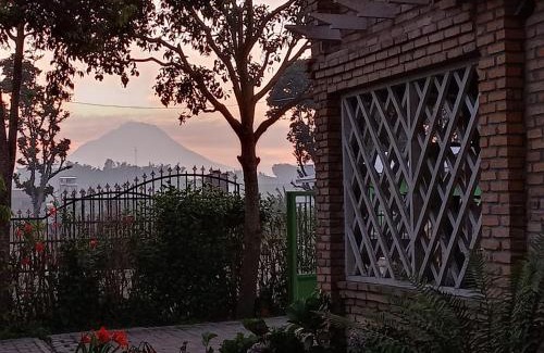 Berastagi House | Berastagi Mountain View Homestay & Pizzeria