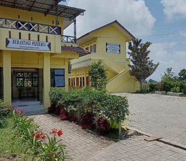 Berastagi House | Berastagi Mountain View Homestay & Pizzeria