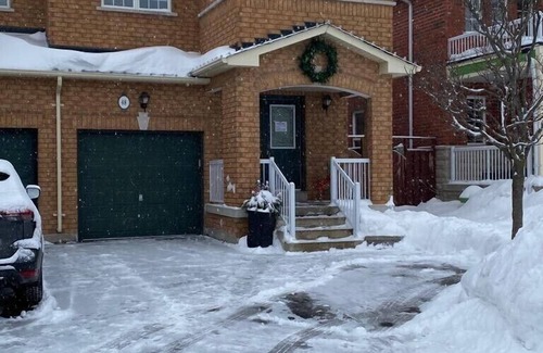 Markham House | Berczy’s Upscale 4 Bedrooom Semi