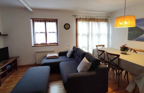 Anciles Apartment | Berde- The terrace of Linsoles