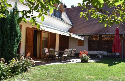 Balatonbereny House | Berek Ház
