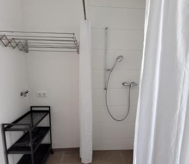 Bad Aibling Apartment | Bergblick, Wohnküche & Workation