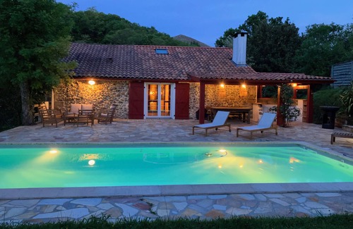 Espelette House | Bergerie Rénovée Avec Piscine Dans un Écrin de Verdure
