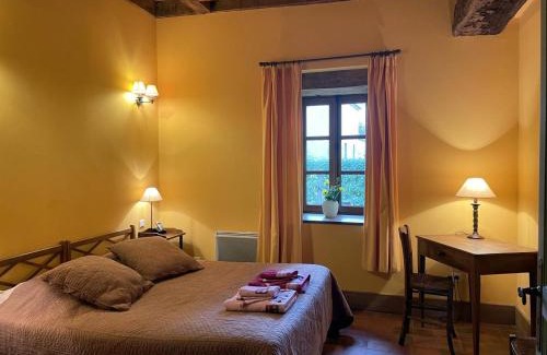 Sauvagny House | Bergerie restaurée avec cheminée, jardin clos, animaux acceptés - FR-1-489-13