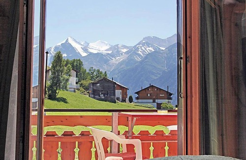 Graechen Apartment | Bergfink Dachgeschoss by Interhome