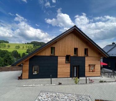 Breitenbrunn/Erzgeb. House | BergNest Ferienhäuser "Haus mit Herz"