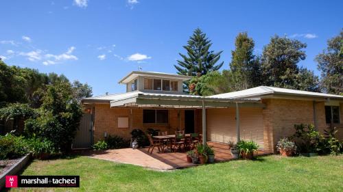 Bermagui House | Bermagui Dune House 5 Narira Street, Beach Front, Pet friendly