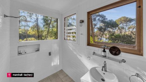 Cuttagee House | Bermagui Jewel on the Lake Cuttagee Bermagui Wifi provided