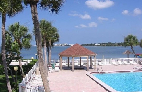 Bayview Condo | Bermuda Bay Beach Club - Renovated Townhouse Freshly painted 2025