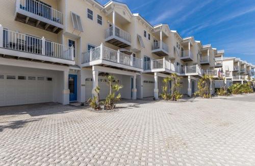 Bradenton Beach House | Bermuda Bay Club 1427 townhouse