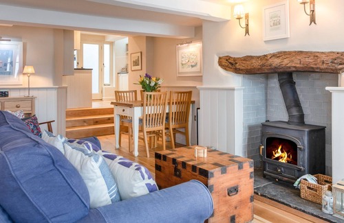 Dittisham Cottage | BERRY COTTAGE, pet friendly, luxury holiday cottage in Dittisham