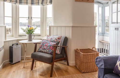 Dittisham Cottage | BERRY COTTAGE, pet friendly, luxury holiday cottage in Dittisham