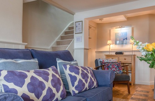 Dittisham Cottage | BERRY COTTAGE, pet friendly, luxury holiday cottage in Dittisham
