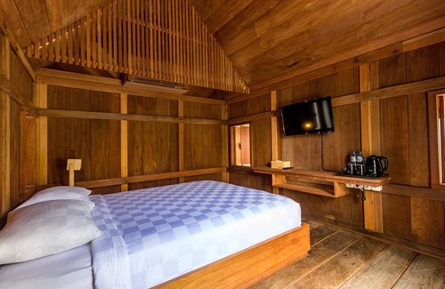 West Tulangbawang Hotel | Berugo Cottage