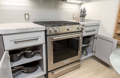 Midtown Sacramento Apartment | Bespoke 1 Bedroom - Private Patio & Fire Pit