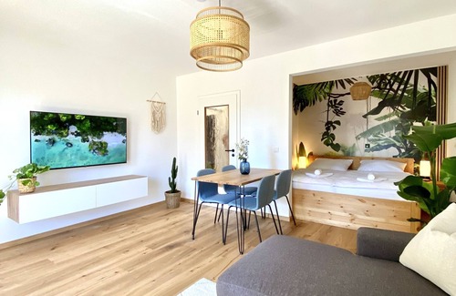 Kempten Apartment | Best Butler Jungle Suite - Central - Netflix - Big Box