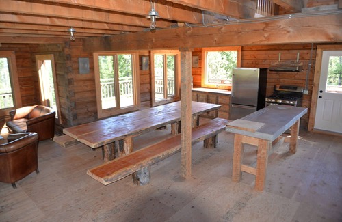 East Kootenay Cabin | Best Cozy Log Cabin In The Mountains Surrounded By Nature And Wilderness