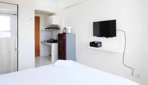 Surabaya Apartment | Best Deal and Comfy Studio at Puncak Kertajaya Apartment By Travelio