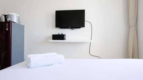 Surabaya Apartment | Best Deal and Comfy Studio at Puncak Kertajaya Apartment By Travelio