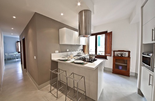 Sant' Ambrogio Apartment | BEST DEAL in downtown Florence AirCon INCLUDED+free wi-fi