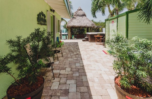 Marathon House | Best Deals in Duck Key . 2 Bedroom/2 Bath w/40' 'Dock, Trailer Storage Incl,