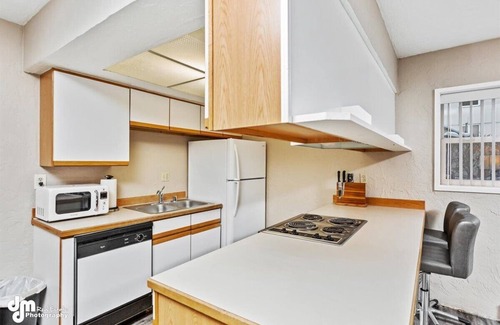 South Addition Apartment | Best Downtown Anchorage Location - Two Bedroom Apartment