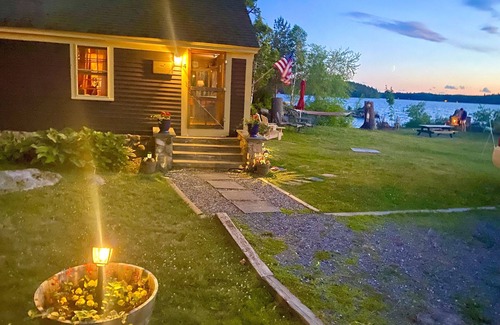 Belgrade Lakes Cottage | Best fishing & sunsets-Long Pond. Walking distance to town.