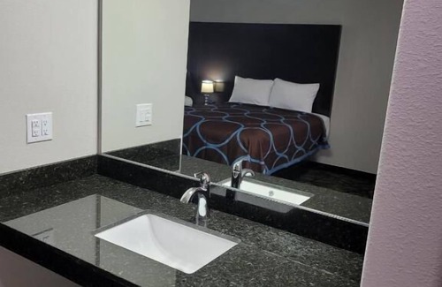 Salina Hotel | Best Inn Motel