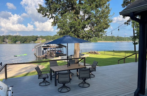 Dogwood House | BEST LAKEHOUSE IN EAST TEXAS !