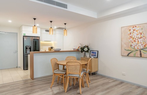 Spring Hill Apartment | Best Location 2-Bed with Gym, Pool 7-min From CBD