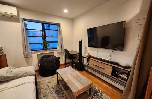 Queens House | BEST LOCATION IN QUEENS, Everything is near by, PRIVATE ROOM