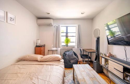 Queens House | BEST LOCATION IN QUEENS, Everything is near by, PRIVATE ROOM