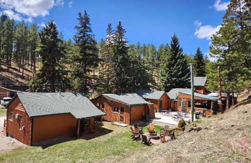Hill City Cabin | Best location in the Black Hills! Walk to Hill City, 15 Minutes to Mt Rushmore