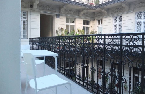 Inner City Budapest Apartment | BEST LOCATION: NEW & FULL OPTIONALS