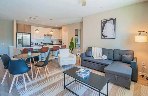 Orange Heights Apartment | Best Location | Pool, Gym, Parking, W/D & Dog Park